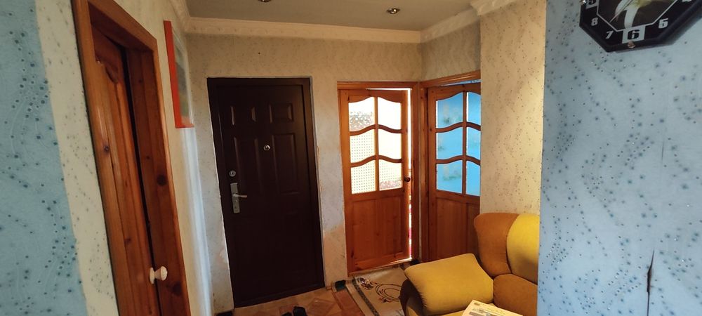 Нукус 22 мкр. 4 комнаталы жай сатылады.