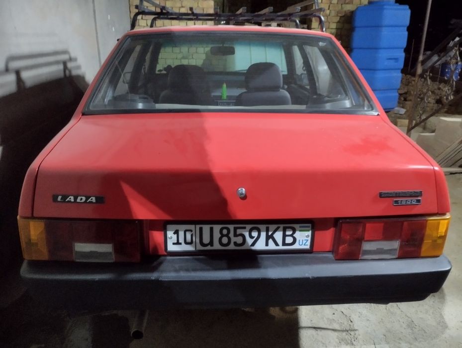 Lada Samara qizil