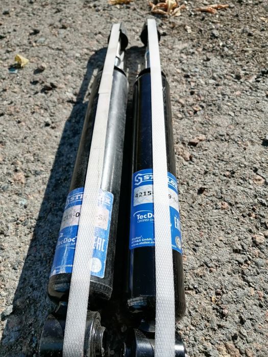 Срочно продам! Стойки Ssang Yong Actyon