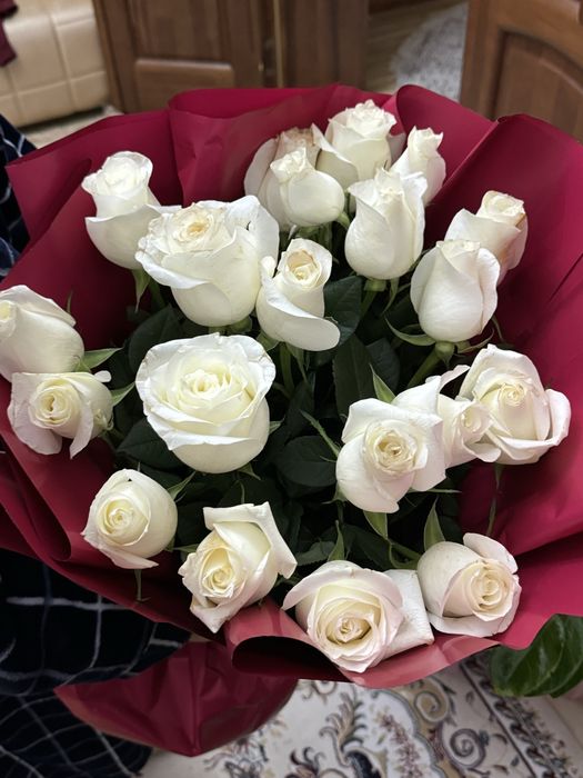 Продам срочно букет белых роз