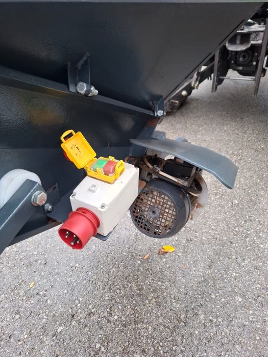 Транспортьор ,нов