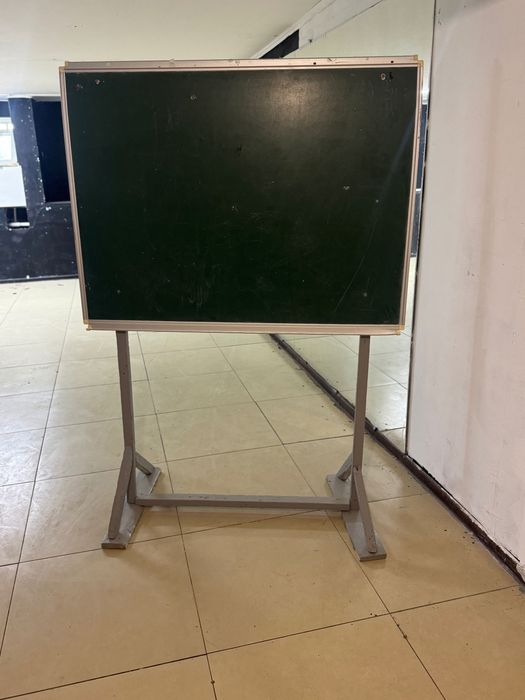 Отдам даром стол полку доску