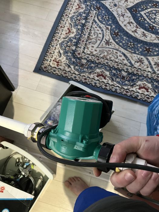 Насос домашний почти новый