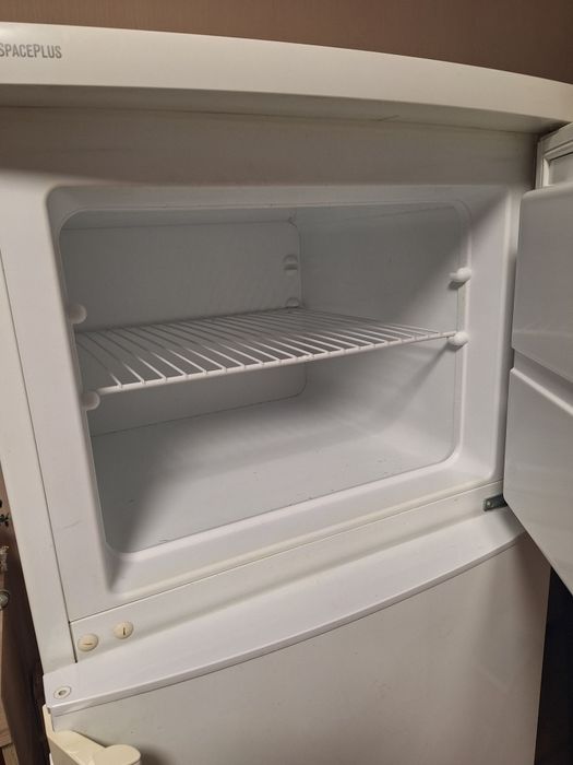 Хладилник с камера Електролукс