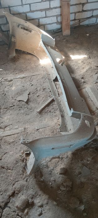Продам бампер задний, генгурятник и держатель за паски.