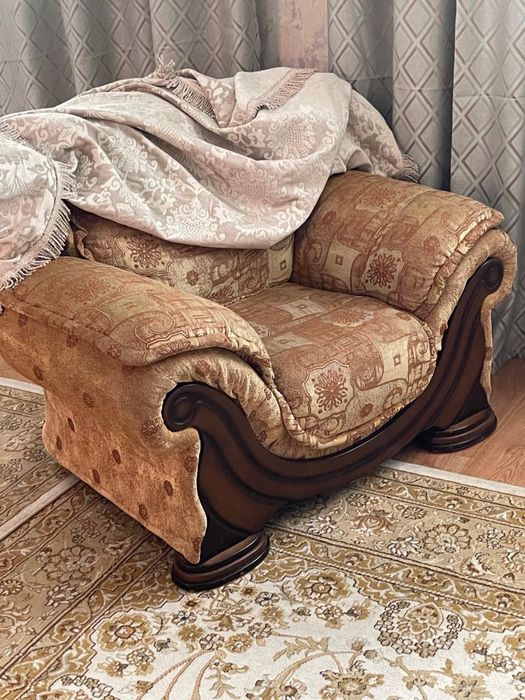 Продам диван в хорошем состоянии