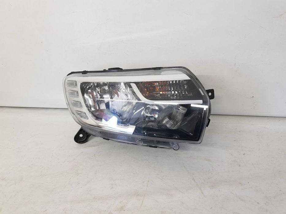 Far dreapta Dacia Logan 2 Sandero 2 facelift dupa 2017