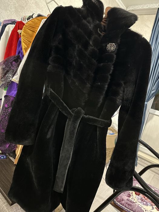 Продам женскую шубу