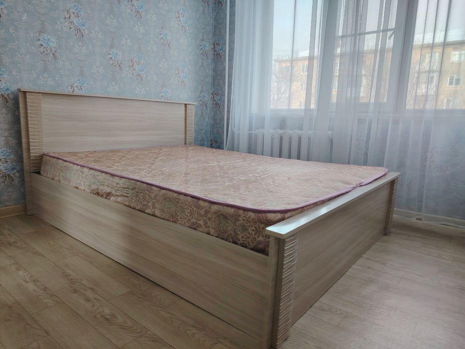 Продам спальный гарнитур