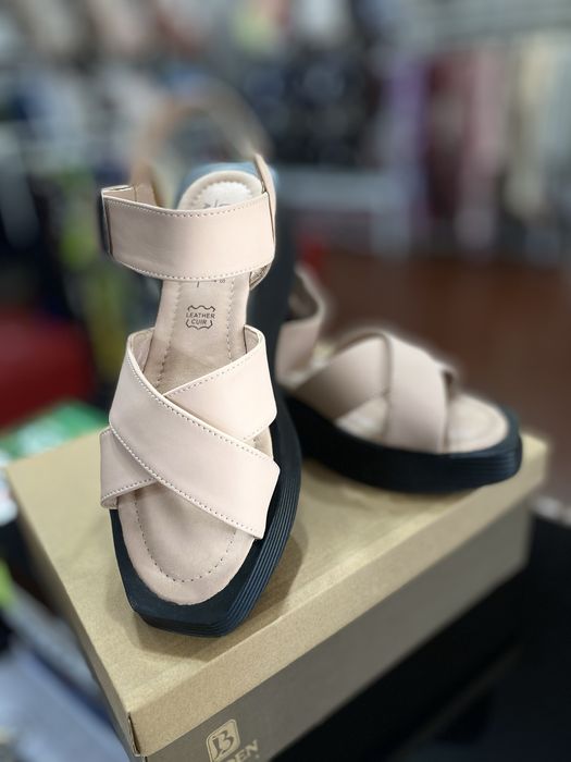 Продам босоножки .