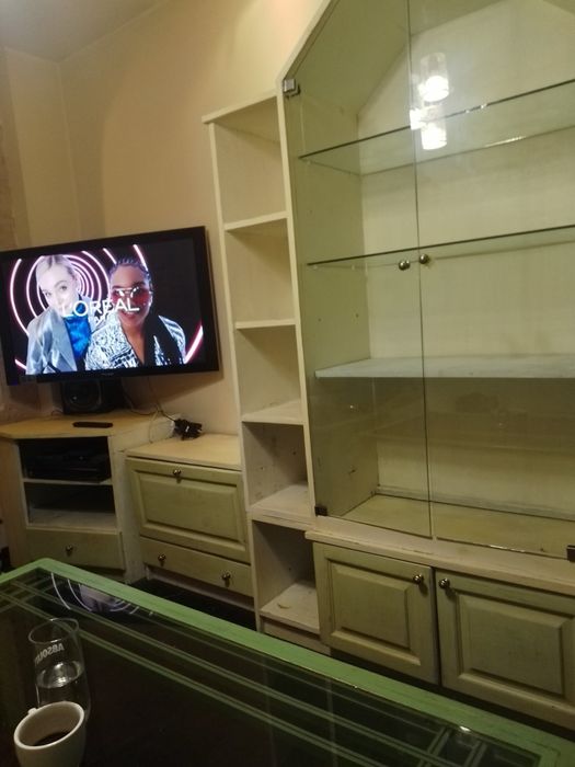 Холна секция заедно с две масички.