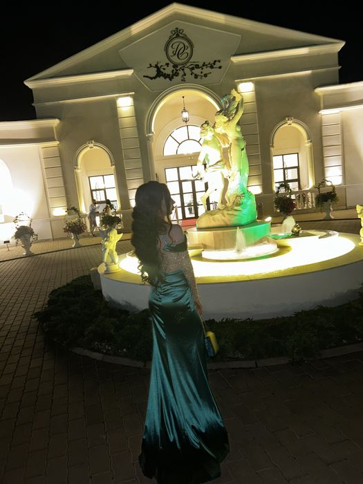 Rochie verde smarald pentru evenimente