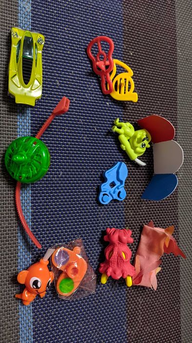 Продавам/ Разменям играчки от яица Kinder Surprise