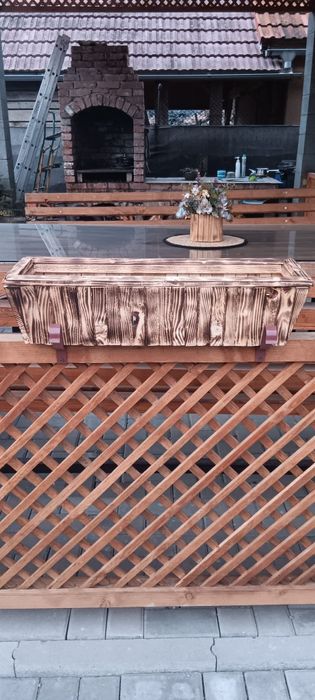 ghiveci de flori,gard ornamental din lemn