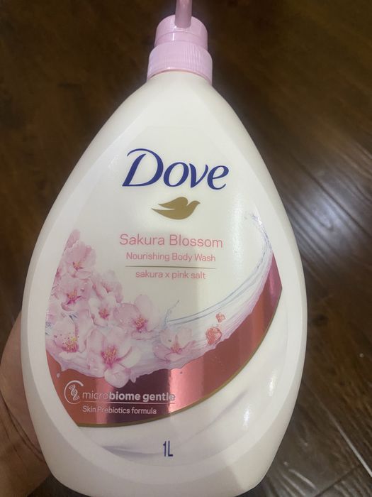 Dove Sakura Blossom Nourishing Body Wash 1L