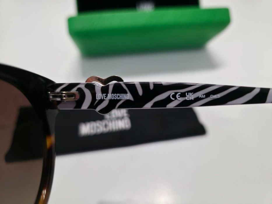 Слънчеви очила Love Moschino