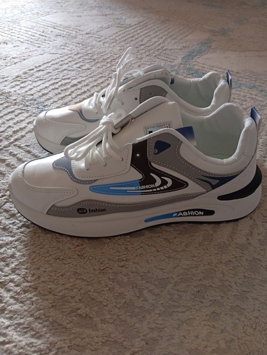 Кросовки новые продам