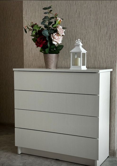 Комод деревянный узкий для вещей