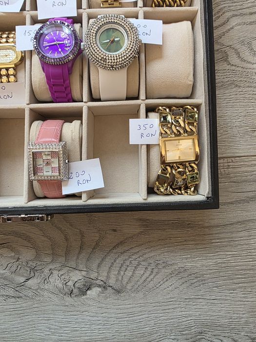 Vând ceasuri de dama