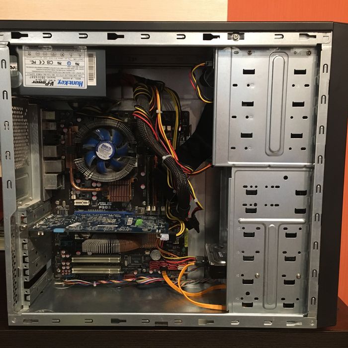 Компьютер настольный, мышь клавиатура в подарок