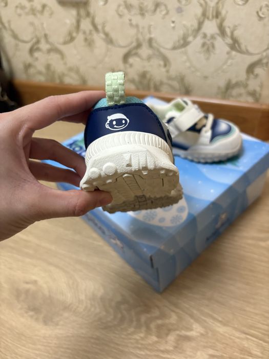 Кроссовки детские 23р