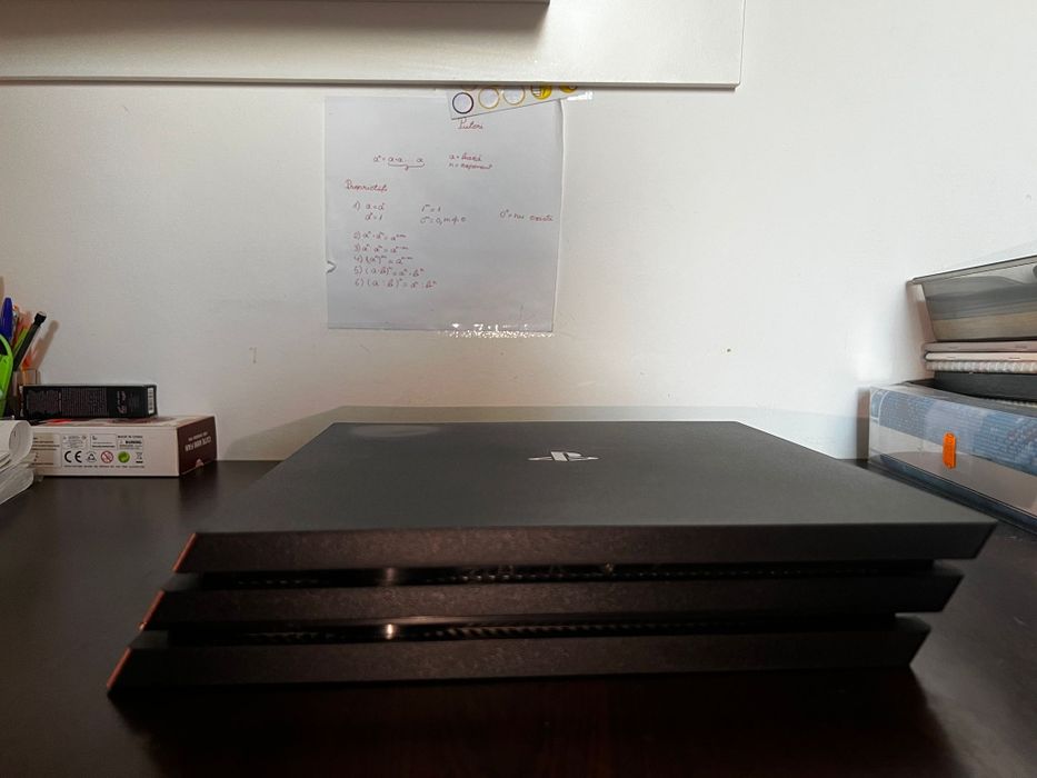 Vând PS 4 pro FARA SUNET DE BOBINĂ  ( vine la pachet cu Minecraft, GTA 5, Uncharted 4 și NFS heat)