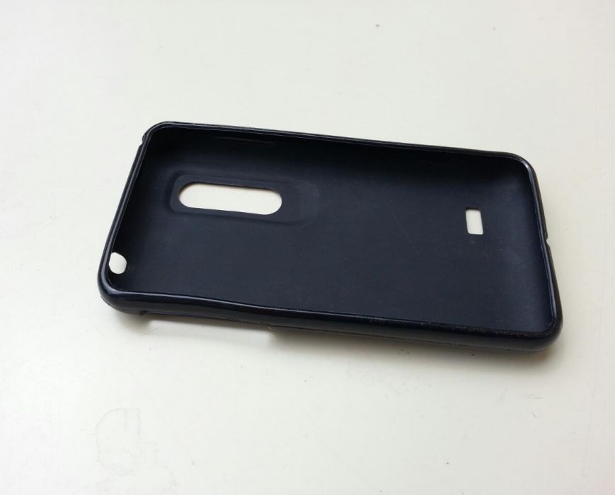 LG Optimus 3D P920 , Husa/Bumper Originala