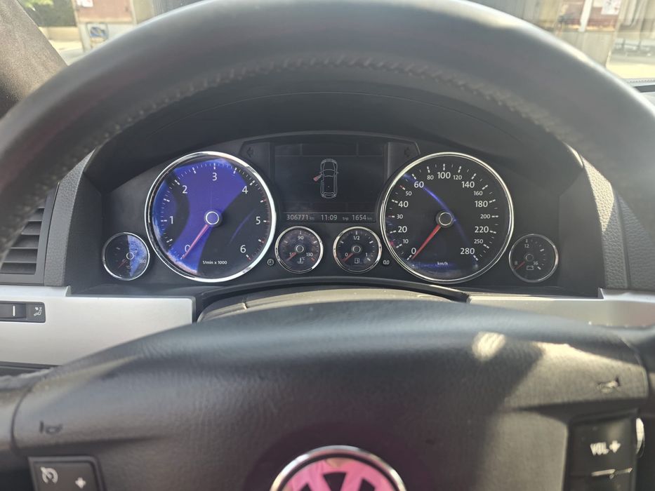 VOLKSWAGEN Touareg 0 — imagine 4
