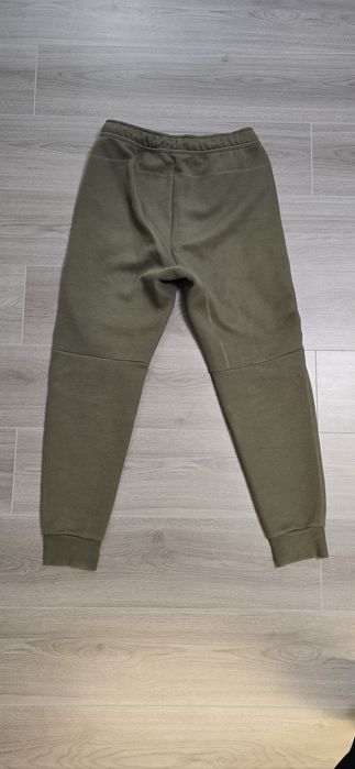 Pantaloni nike tech