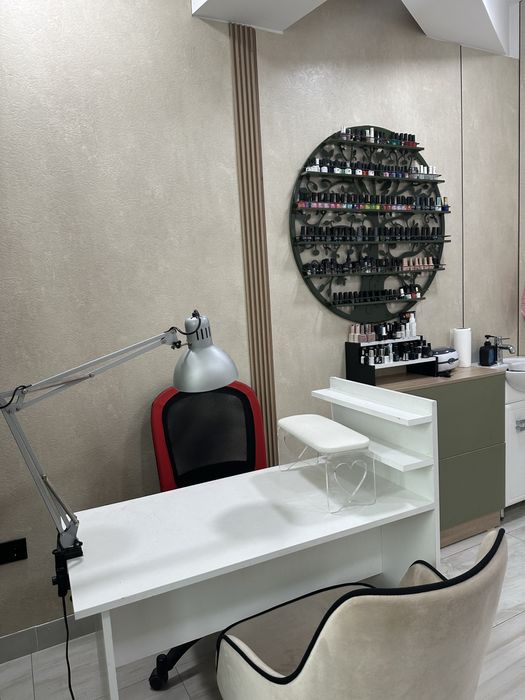 Сдается маникюрный стол