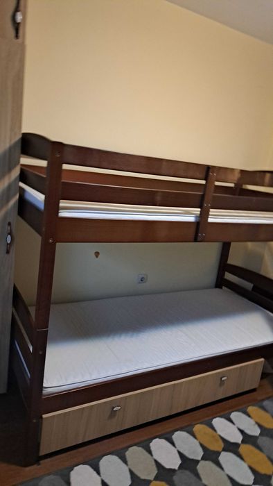 Двуетажно легло с чекмеджета, матраци, гардероб. Мебели за детска стая