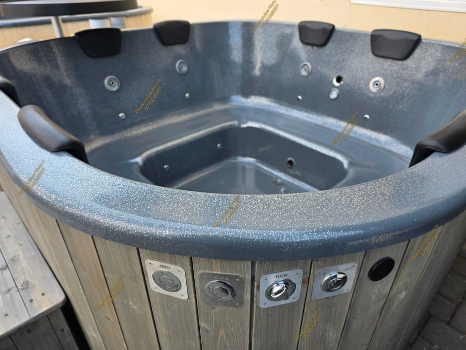Jacuzzi hidromasaj piscina ciubar