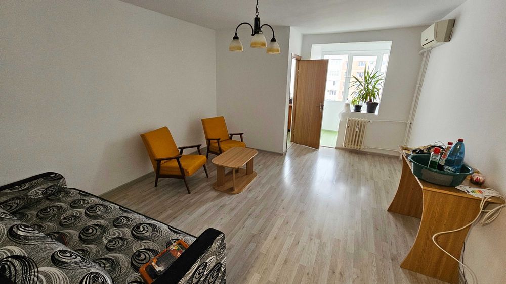 Proprietar vand garsoniera metrou Titan