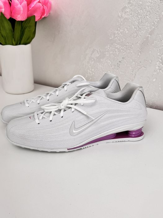Nike Shox R4 Women's - White / Metallic Silver / Fuchsia (HQ7540-101)