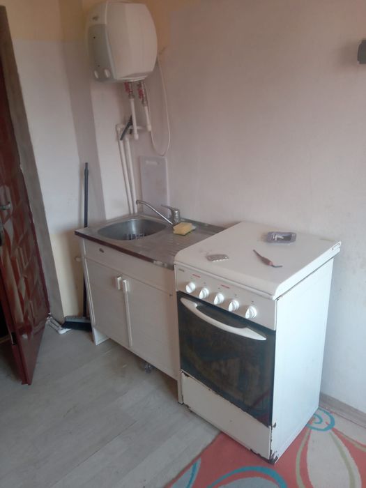 garsonieră  – aproape de centru, cu baie proprie. CM5