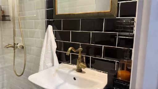 Дава се под наем Тристаен апартамент в София, Център - 76 кв.м за 947.58 € - Снимка #5