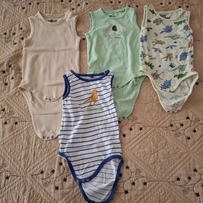 Бебешки бодита със къс ръкав.