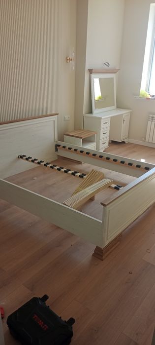 Спальный гарнитур