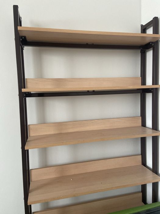 Продам срочно кушетку и стеллаж