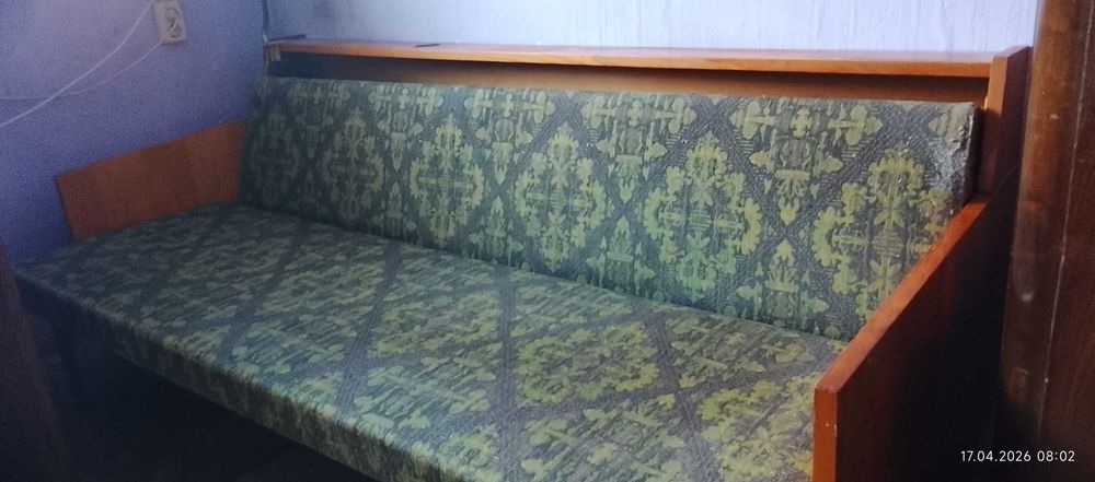 Подарявам диван.