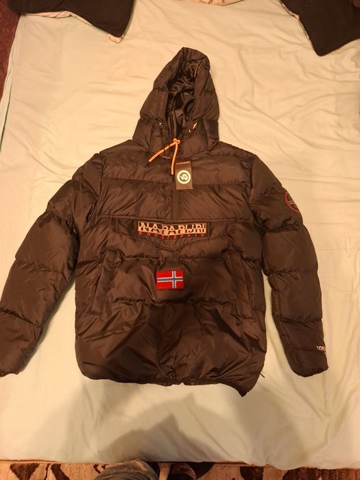 Geaca Napapijri noua cu eticheta