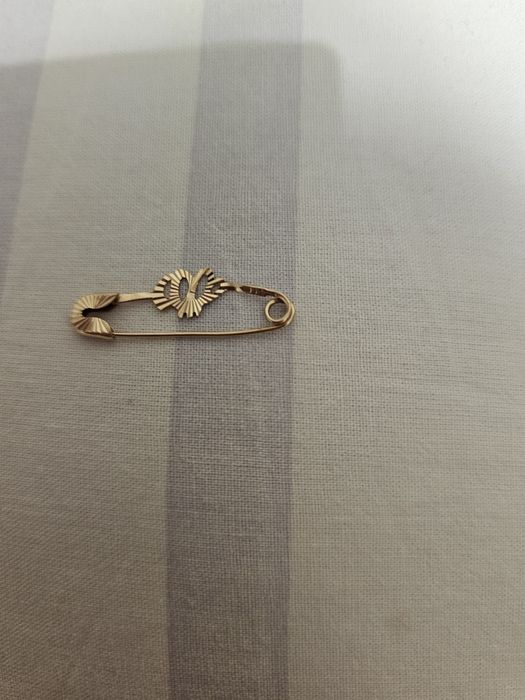 Продам золотую булавку!