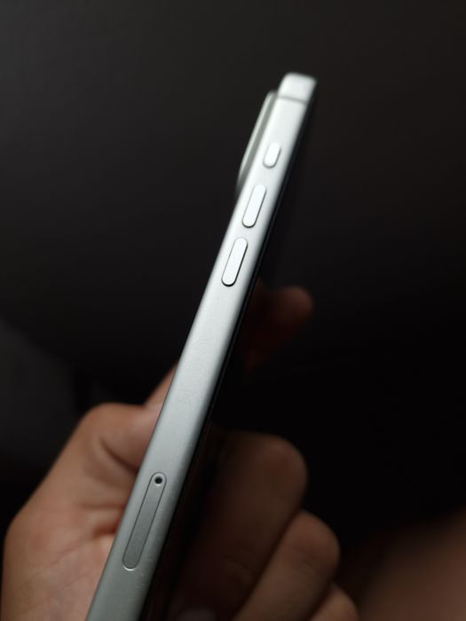 iPhone 17 Pro Silver Pentru Piese \ Recarosare