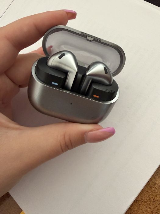 Наушники Samsung Galaxy Buds3 серебристый