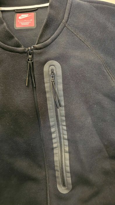 Продавам оригинален суичър на ,Nike
