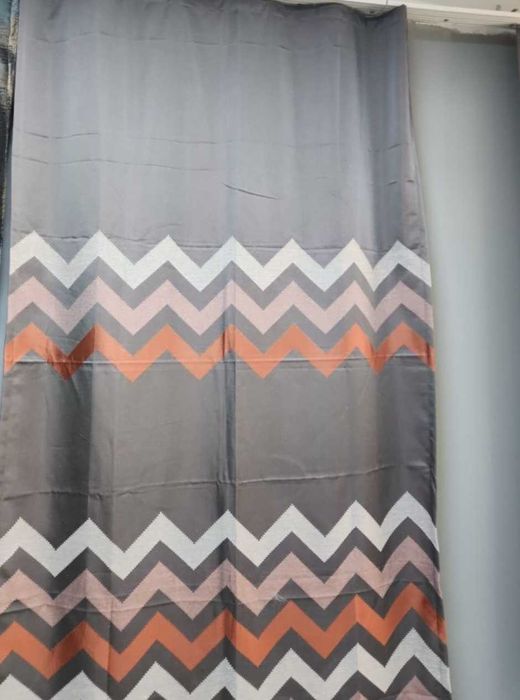 Плътни завеси 2 броя 60 лева.