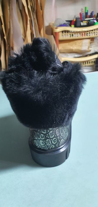 Продам ботинки новые