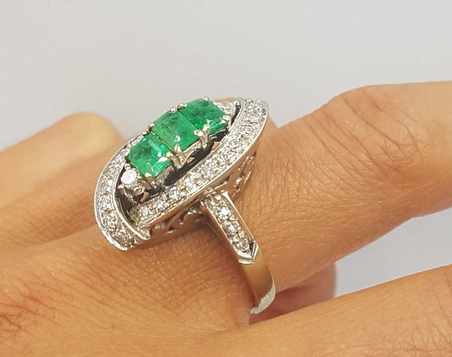Spectaculos inel vintage din aur 18 k, smaralde si diamante naturale