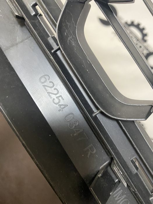 Grila centrala inferioara bara fata Dacia Duster an 2013-2017