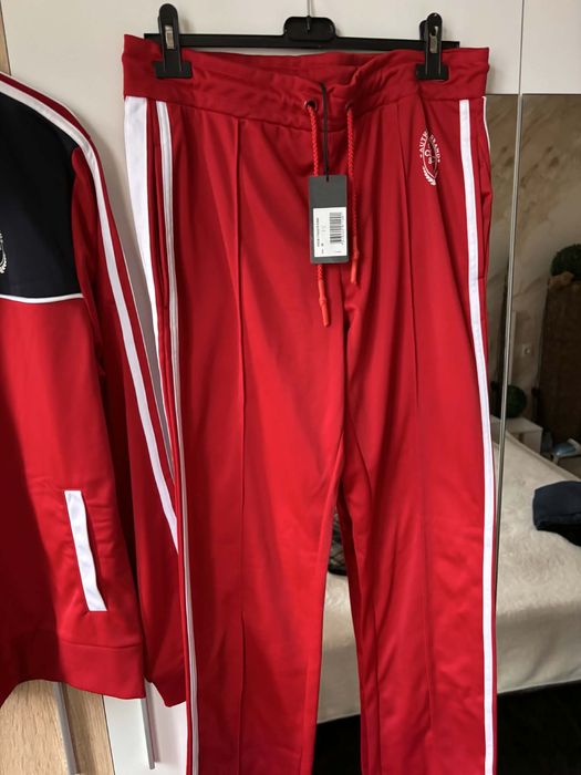 Нов комплект анцунг Guess